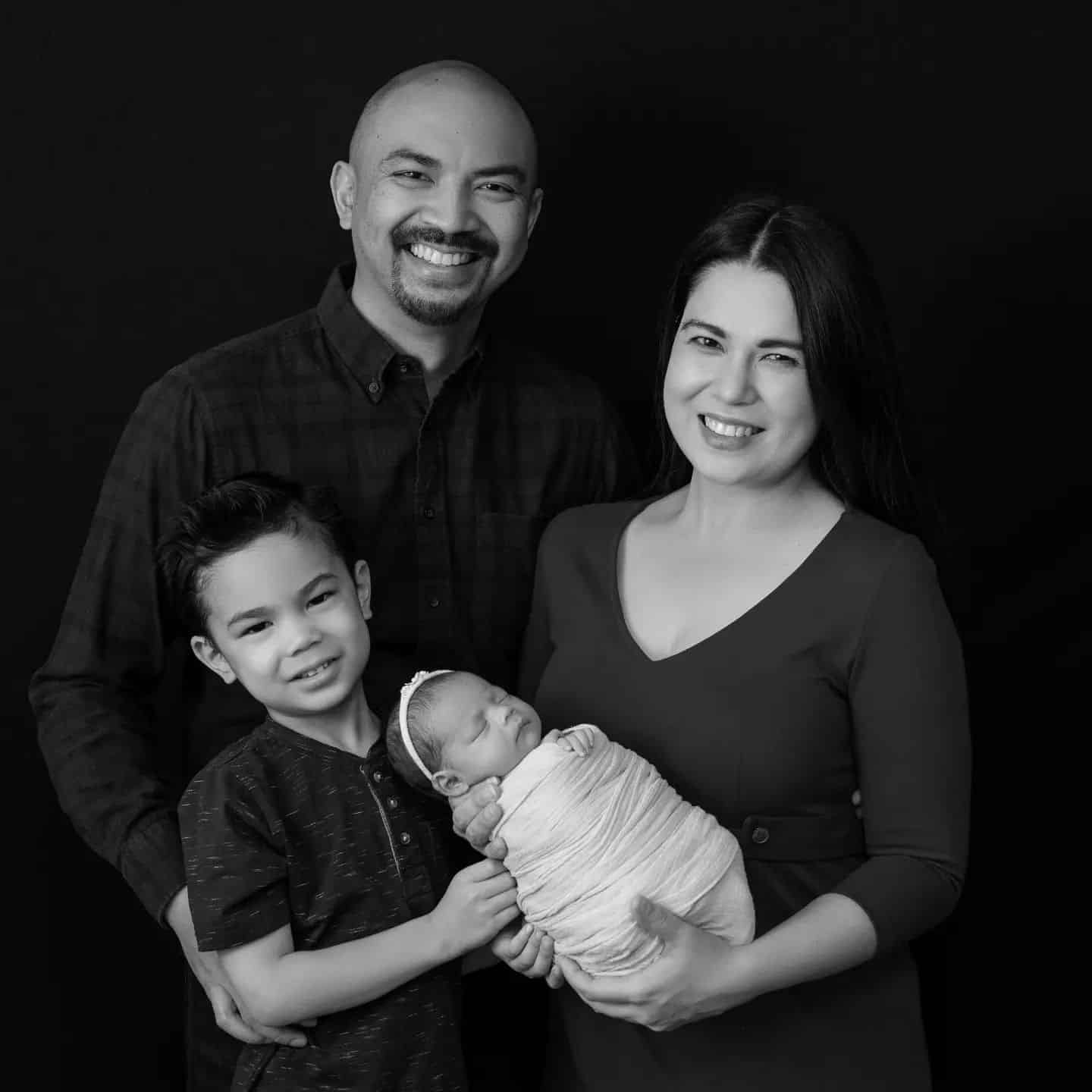Best newborn photographer Toronto – timeless black and white family portrait with newborn baby
